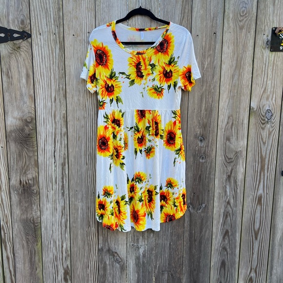 Longyuan Dresses & Skirts - Sunflower T Shirt Dress Mid length soft stretchy Size L